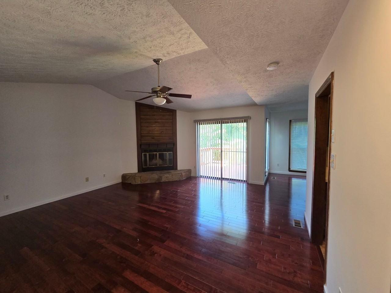 5960 Laguna Dr - Photo 2 of 20