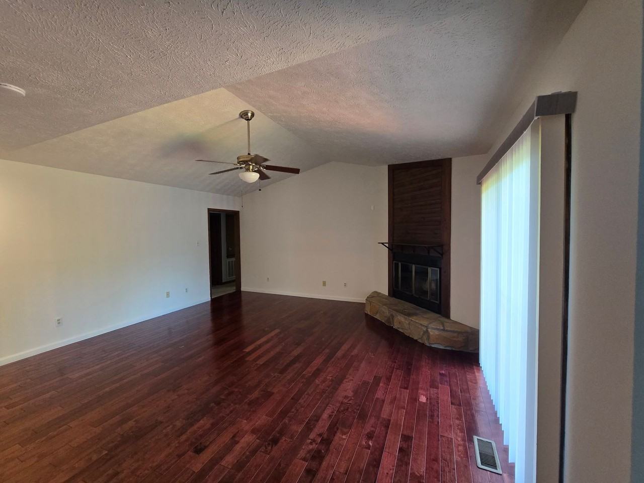 5960 Laguna Dr - Photo 3 of 20
