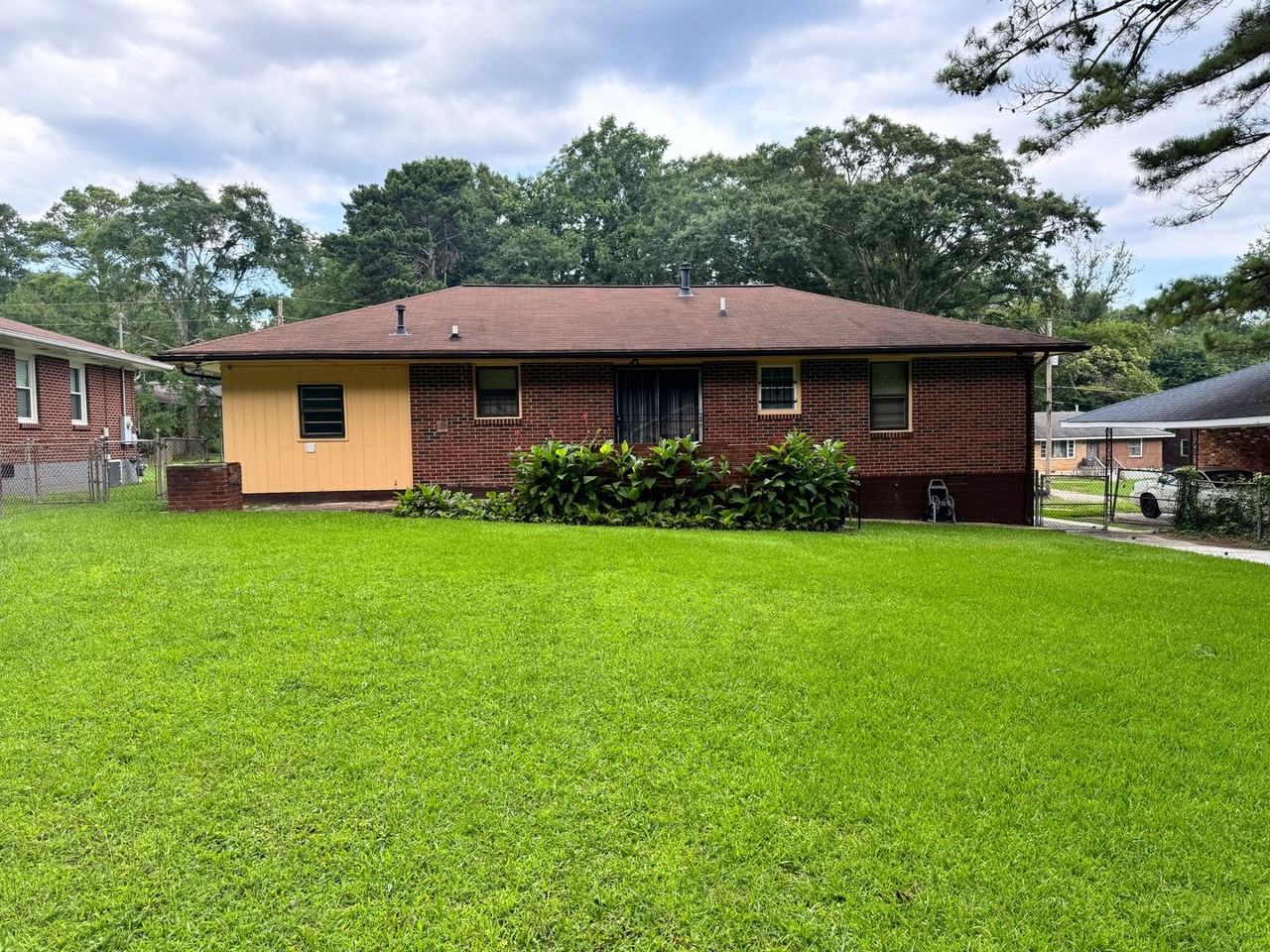 95 Hillsdale Dr Se - Photo 3 of 11