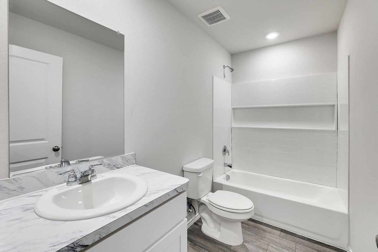 829 Eagles Nest Dr - Photo 4 of 17