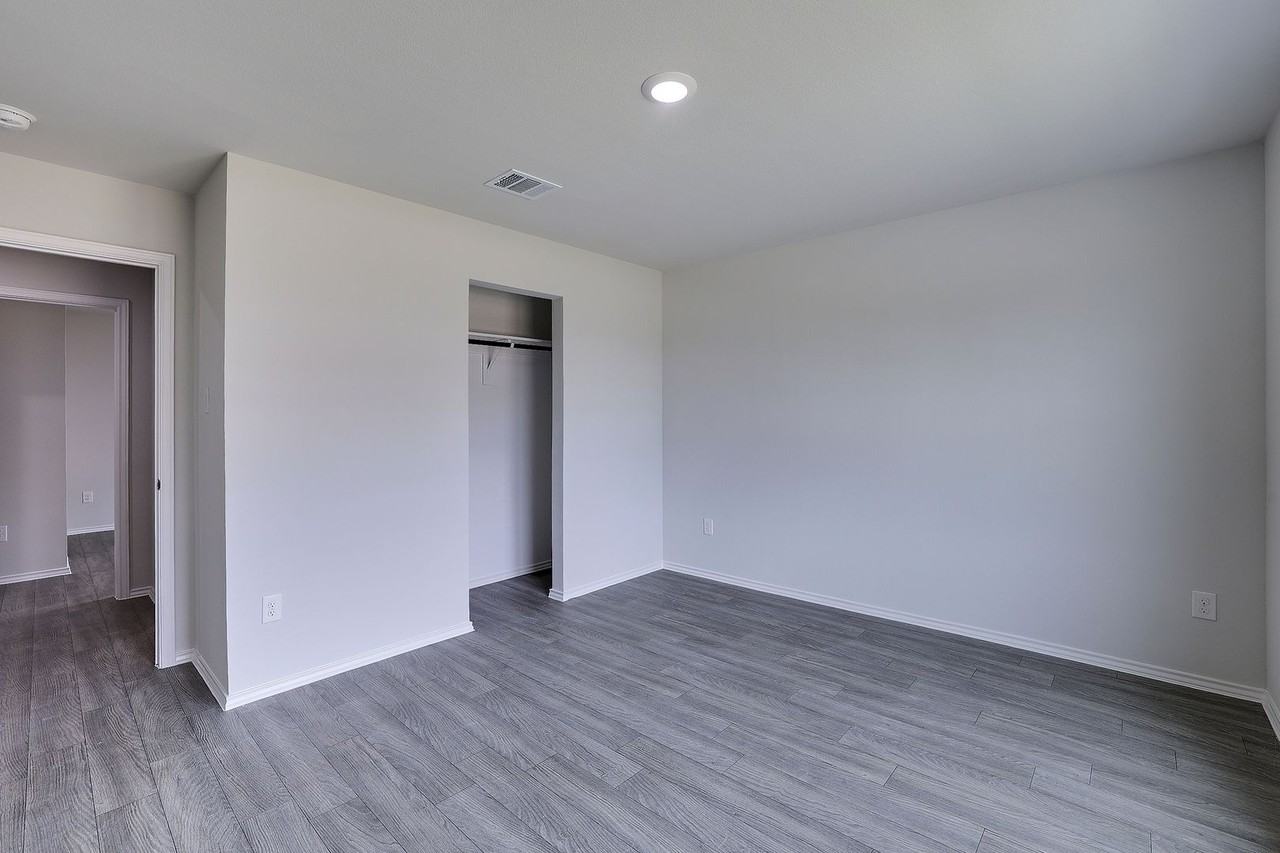829 Eagles Nest Dr - Photo 6 of 17