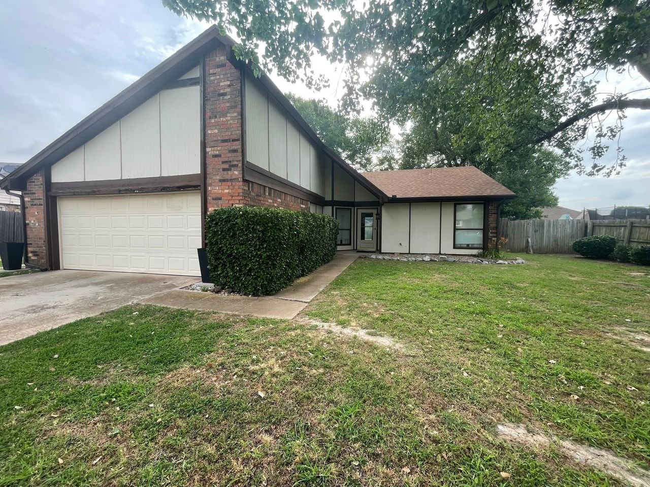 4004 Regatta Rd - Photo 2 of 27