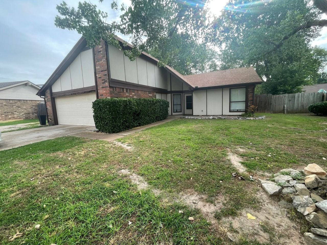 4004 Regatta Rd - Photo 3 of 27