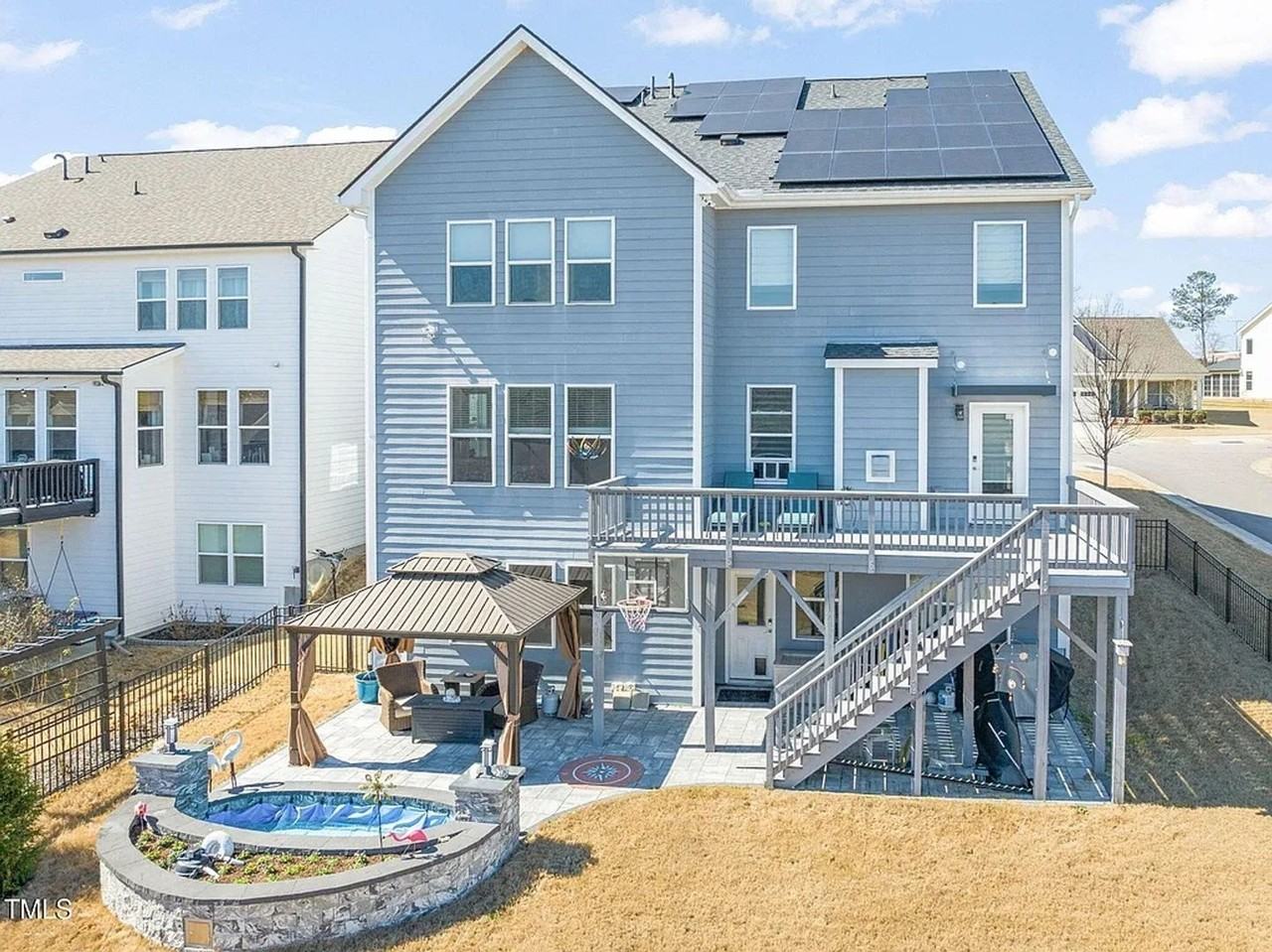 6633 Penfield St - Photo 3 of 38