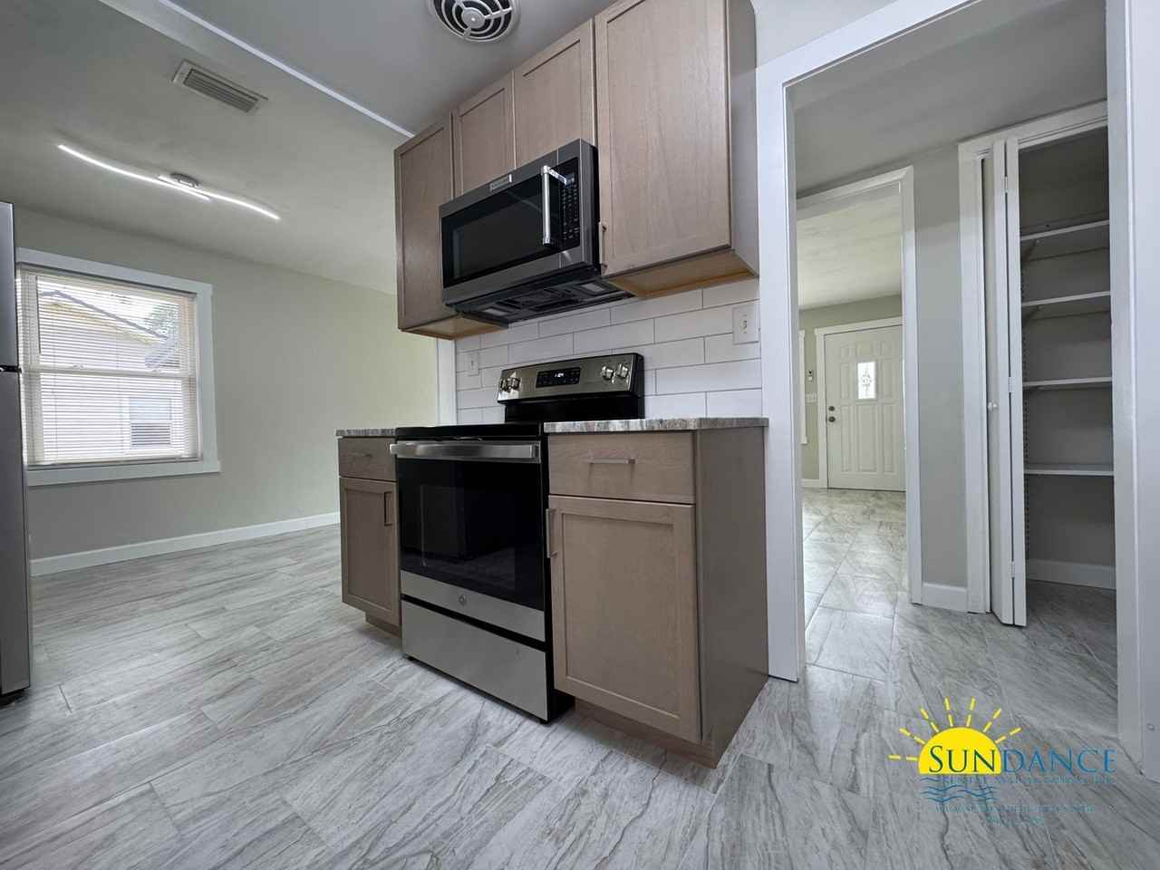 106 London Ave Nw - Photo 3 of 27