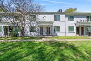featured image of 585 E Parkway S #10