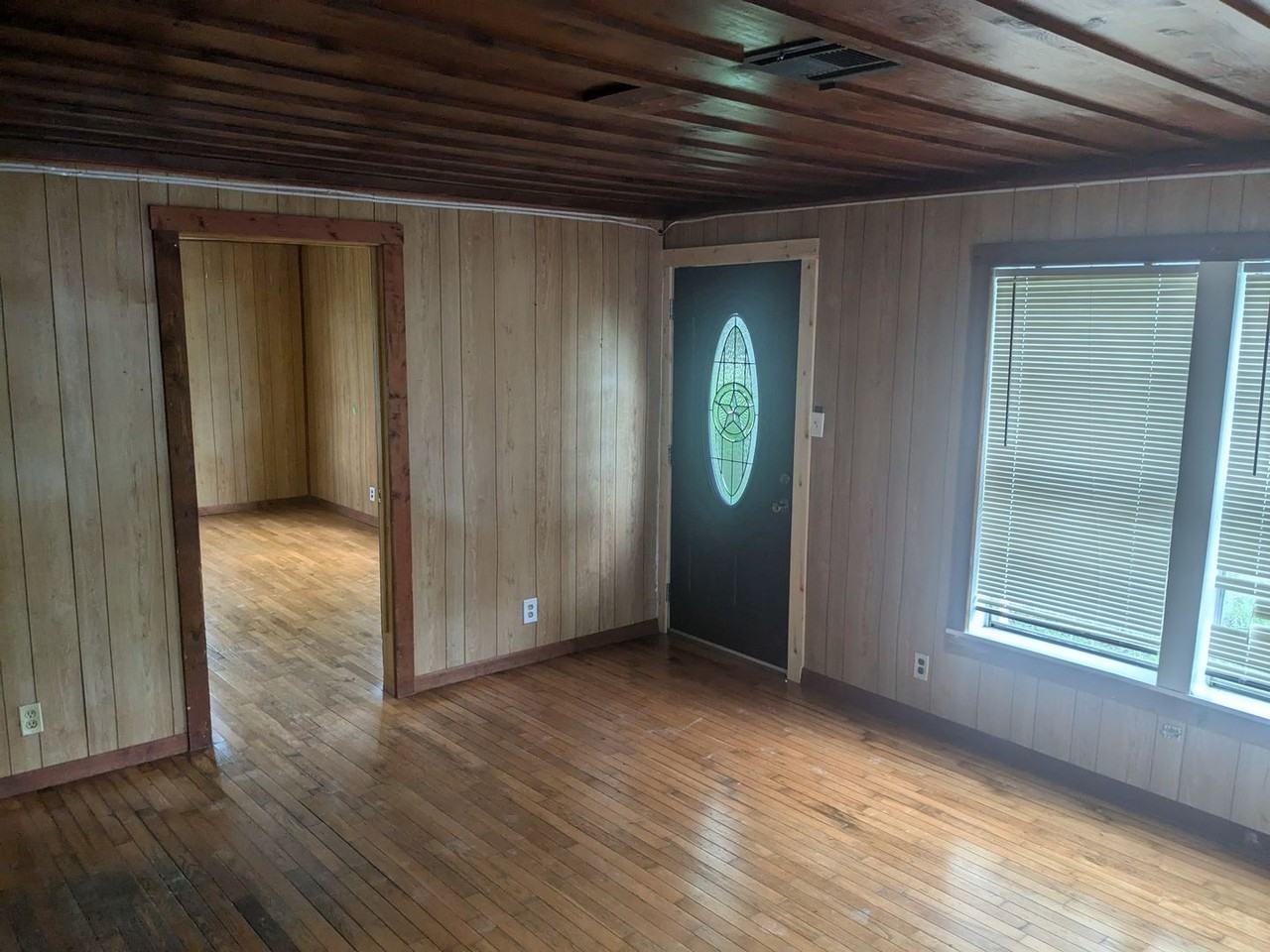 1812 E Young Ave - Photo 2 of 20