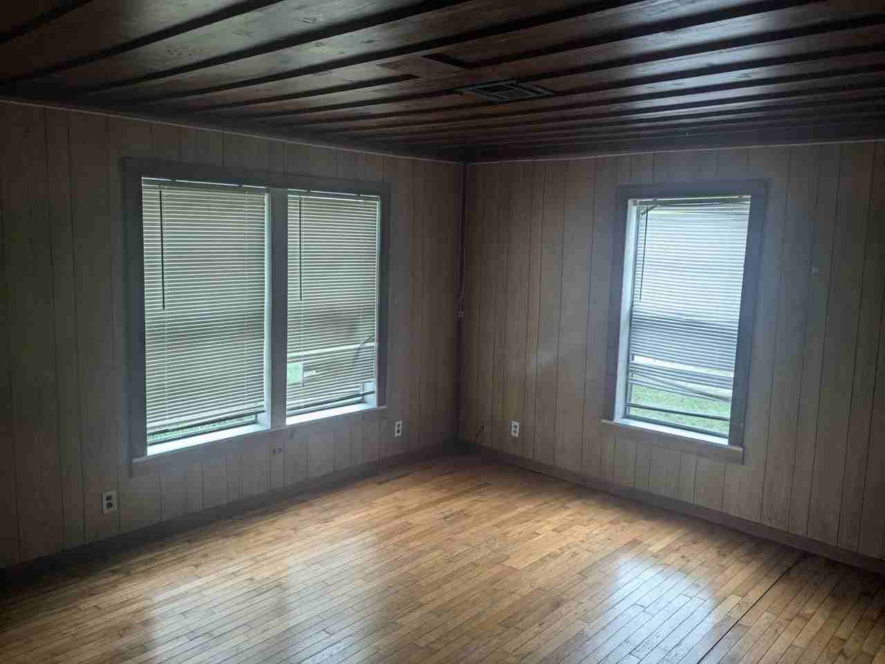 1812 E Young Ave - Photo 3 of 20