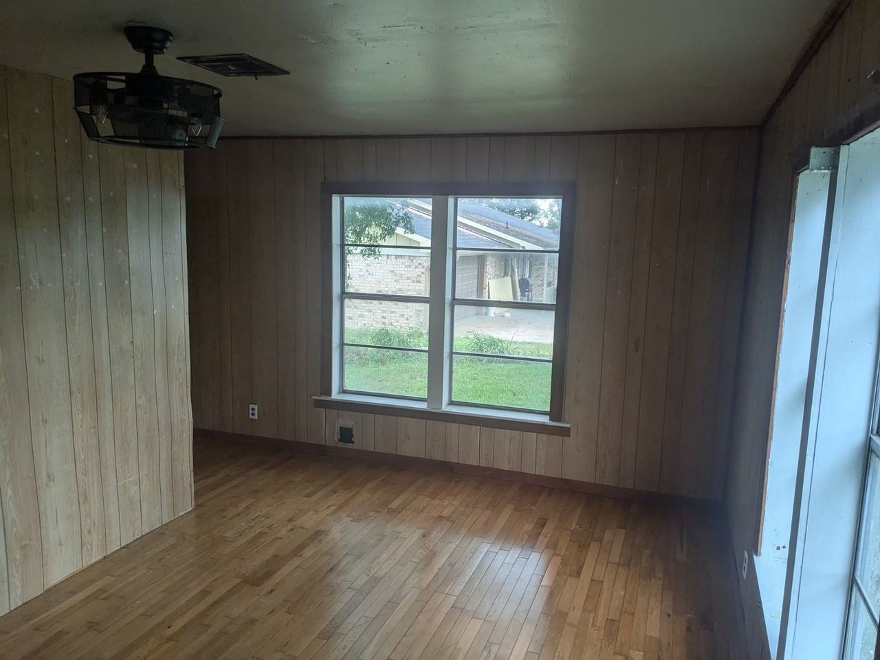 1812 E Young Ave - Photo 5 of 20