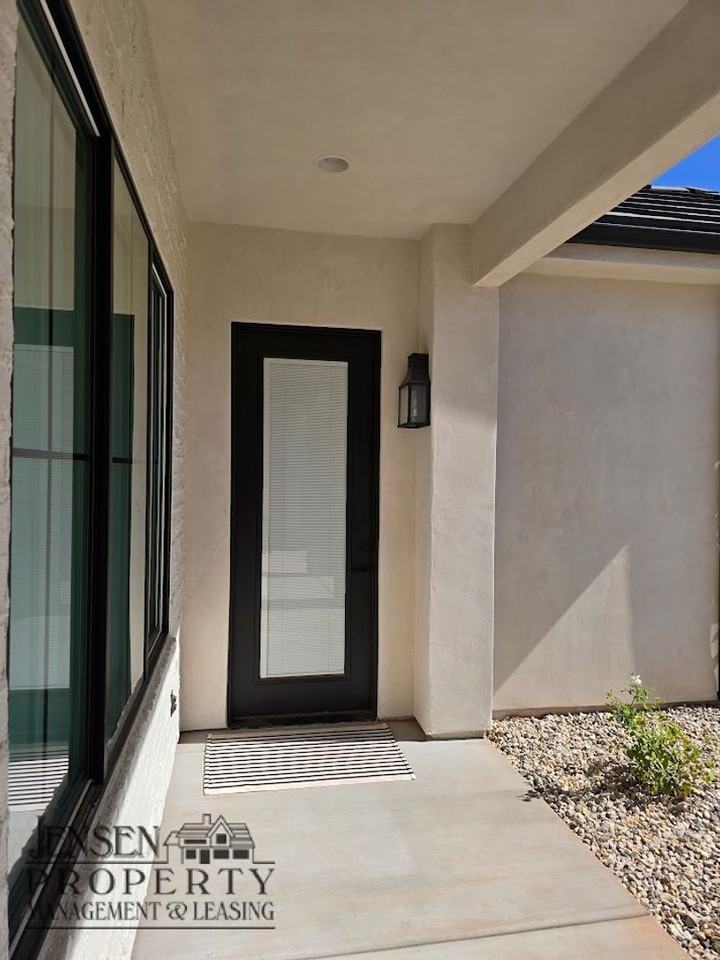 2342 S Breckenridge Dr - Photo 2 of 16