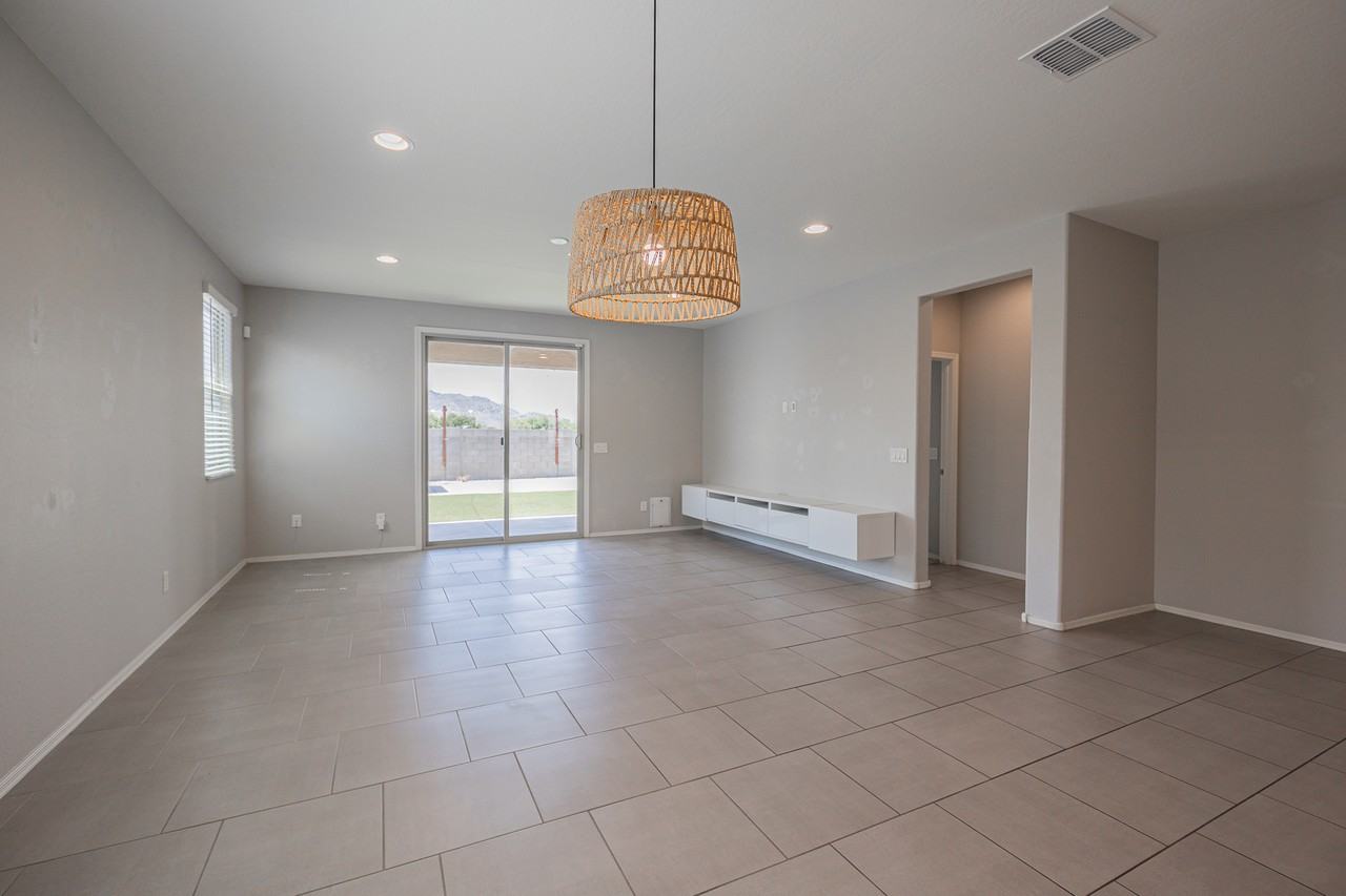 2841 W Apollo Rd - Photo 4 of 18