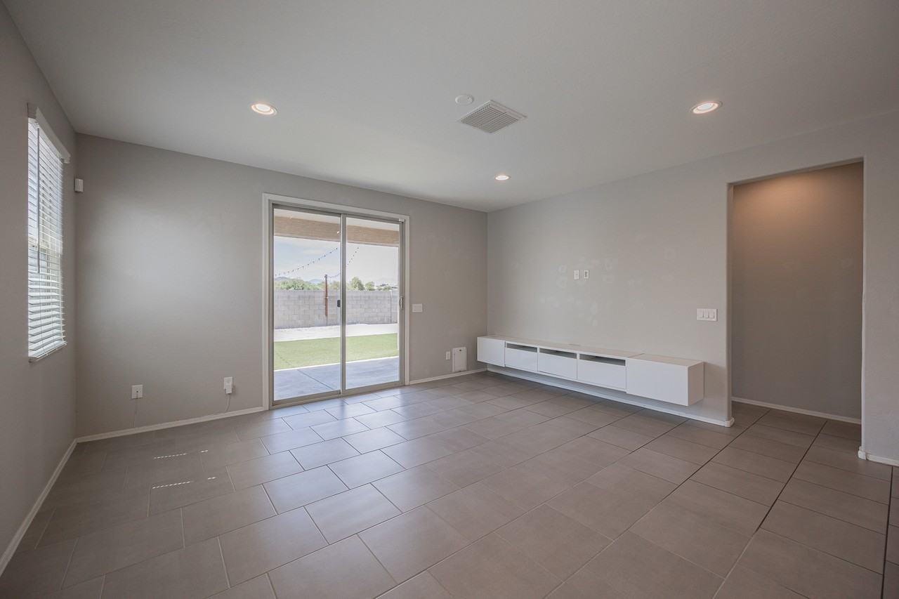 2841 W Apollo Rd - Photo 5 of 18