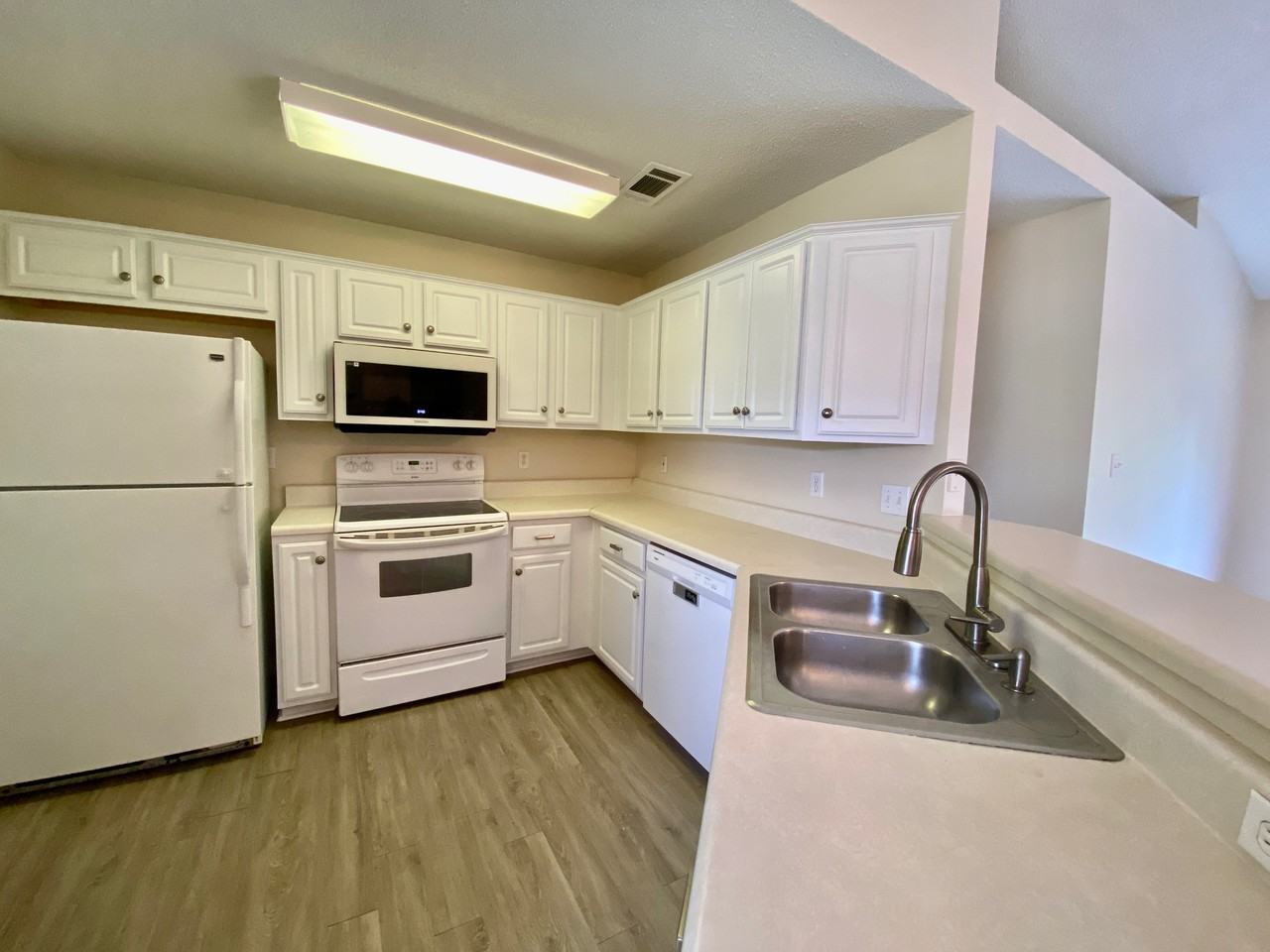 1550 Oakhill Rd - Photo 2 of 18