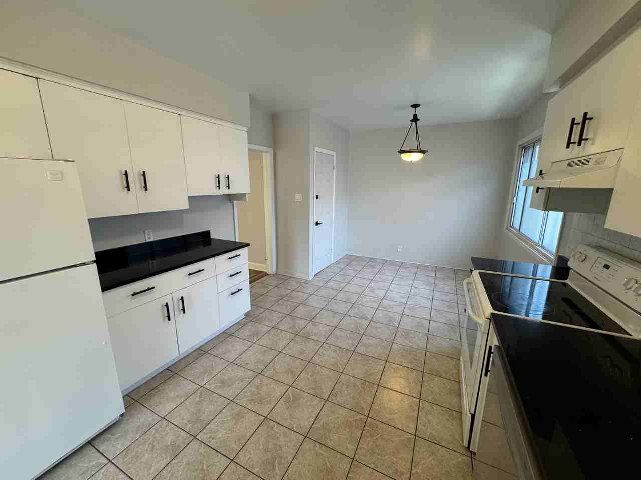 4127 Rue Jean-Brillant - Photo 4 of 11