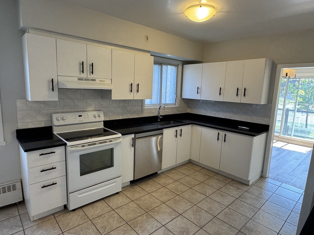 4127 Rue Jean-Brillant - Photo 5 of 11