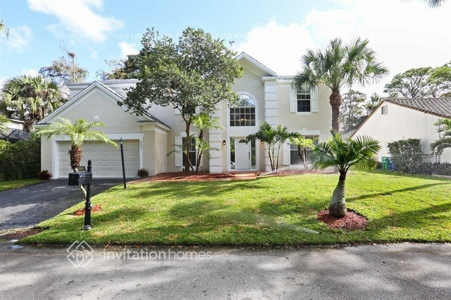 3855 Sanctuary Dr - Photo 2 of 20