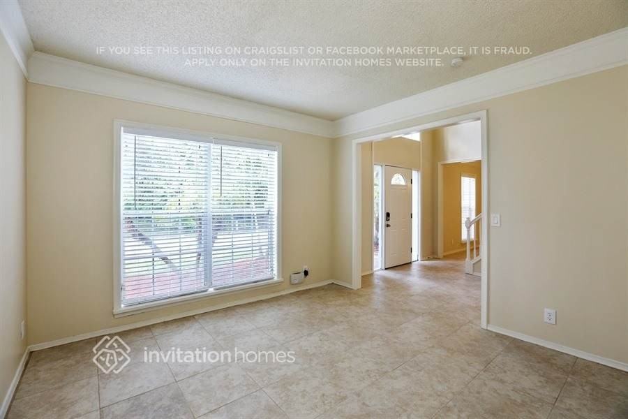 3855 Sanctuary Dr - Photo 3 of 20