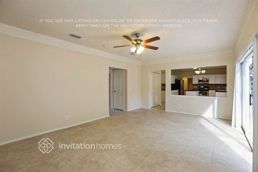 3855 Sanctuary Dr - Photo 7 of 20