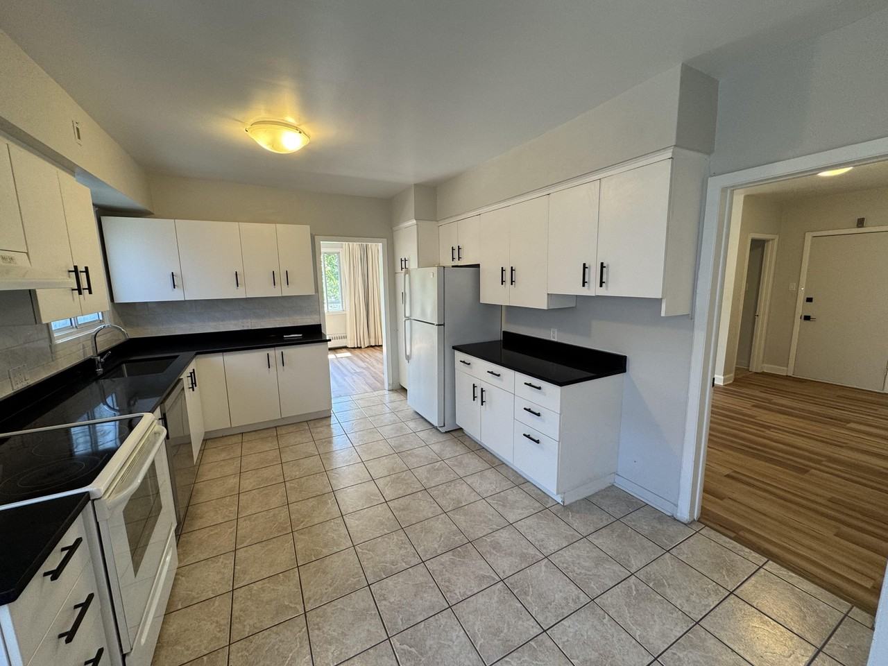 4127 Rue Jean-Brillant - Photo 6 of 11