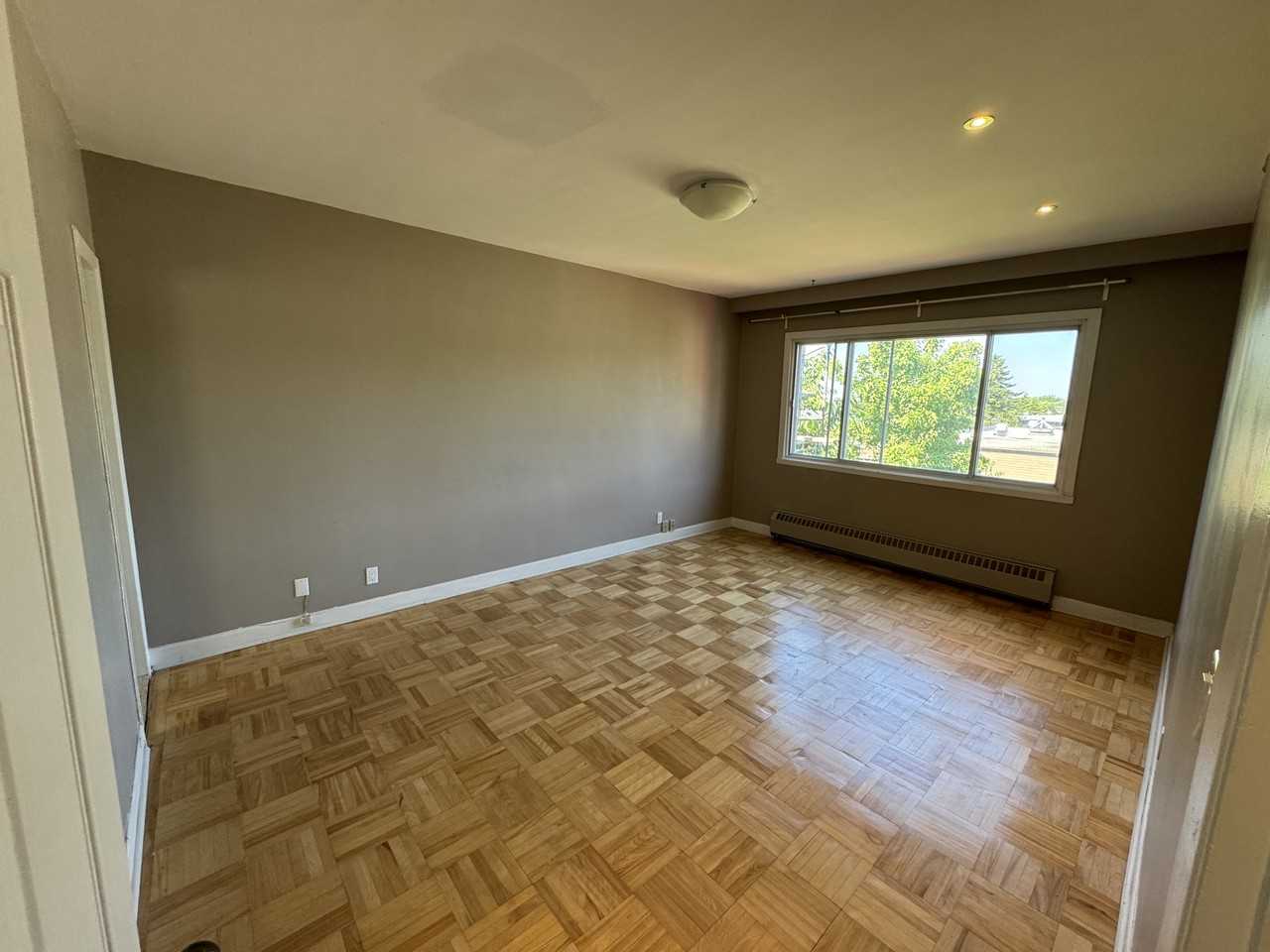 4127 Rue Jean-Brillant - Photo 7 of 11