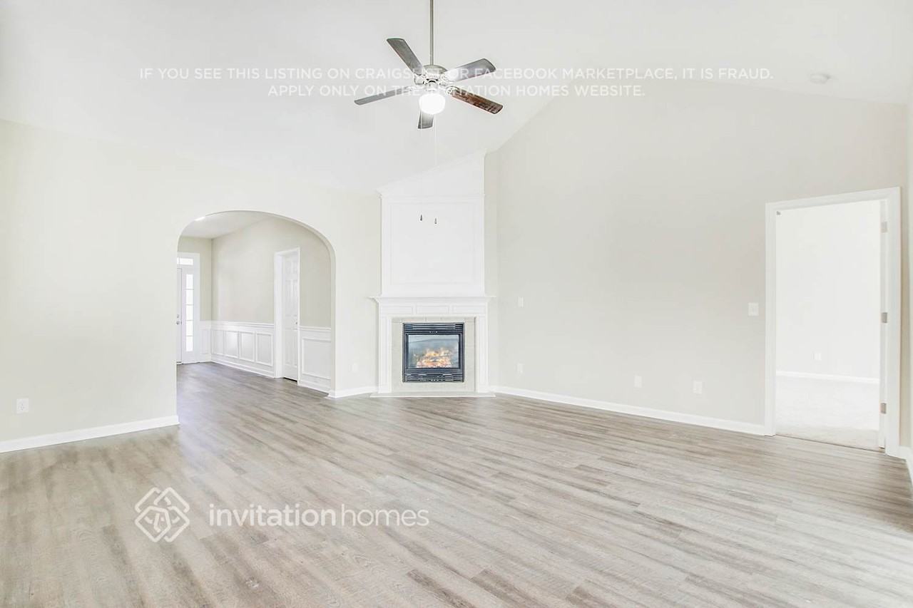 7289 Basalt Dr - Photo 3 of 15