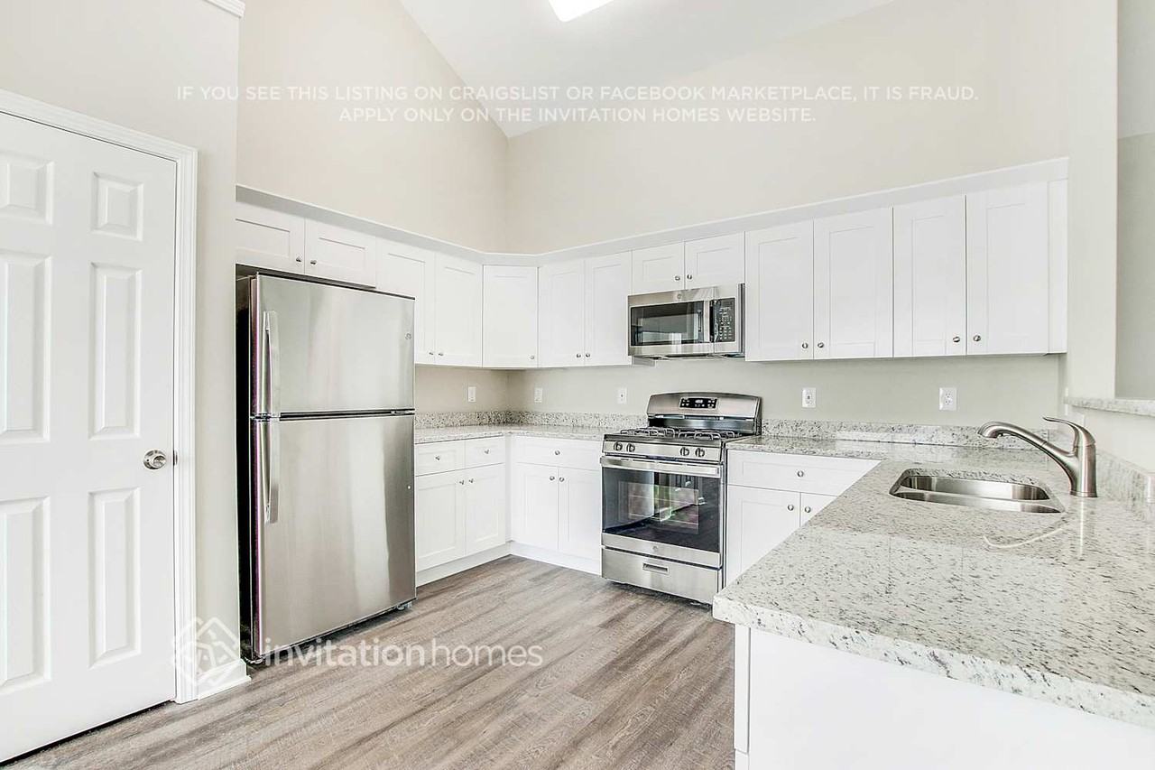 7289 Basalt Dr - Photo 4 of 15