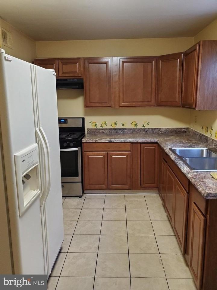 40 Rose Ln - Photo 2 of 11