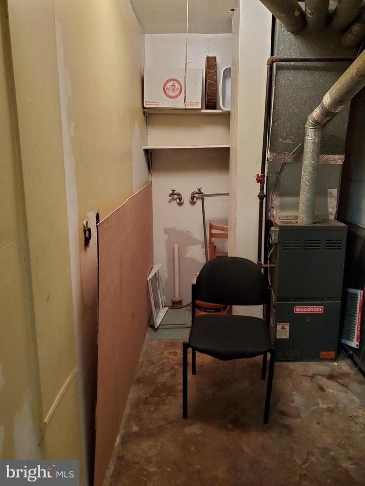 40 Rose Ln - Photo 3 of 11