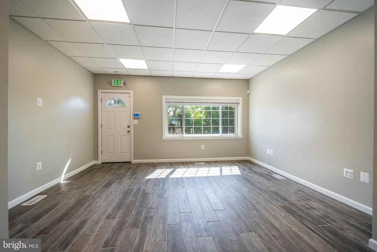 5102 CURTIS AVENUE AVE - Photo 4 of 27