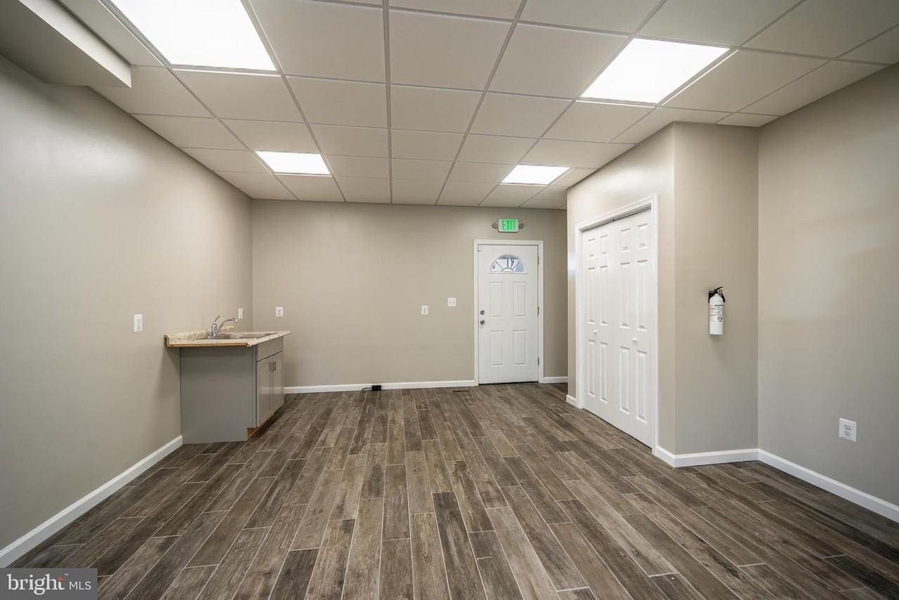 5102 CURTIS AVENUE AVE - Photo 7 of 27