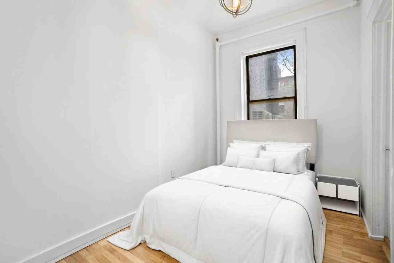 257 W 19th St #1224969P - Photo 5 of 8