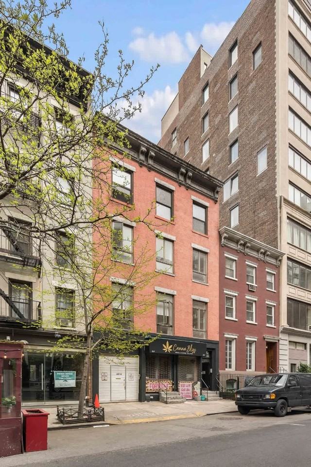 257 W 19th St #1224969P - Photo 6 of 8