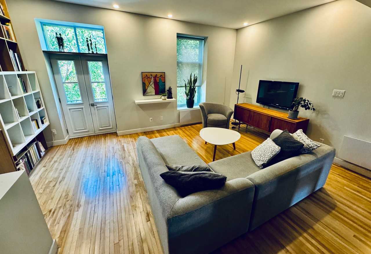 4063 Rue De Bullion - Photo 2 of 27