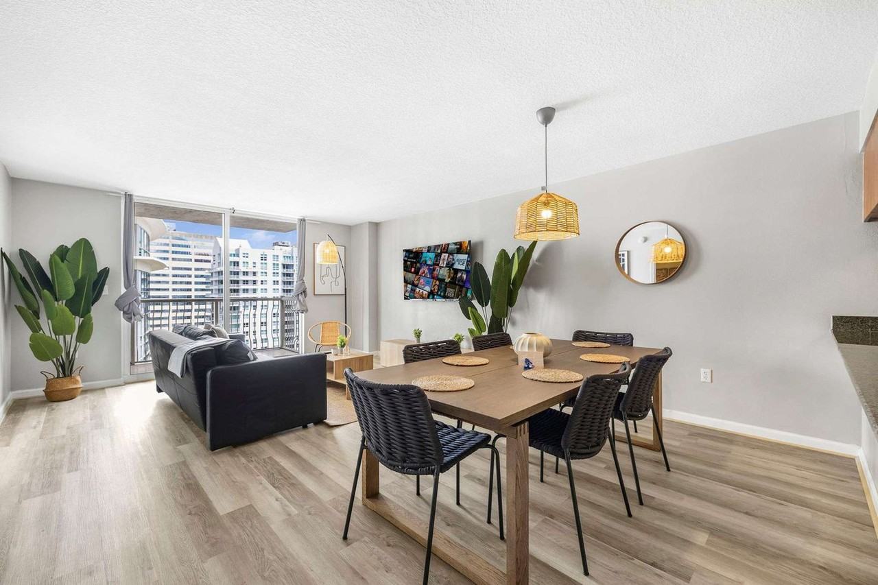 1 Southeast 12th Street - Photo 4 of 91