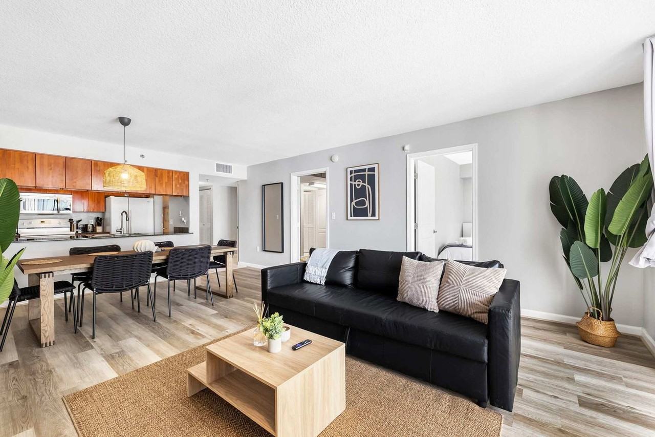 1 Southeast 12th Street - Photo 5 of 91