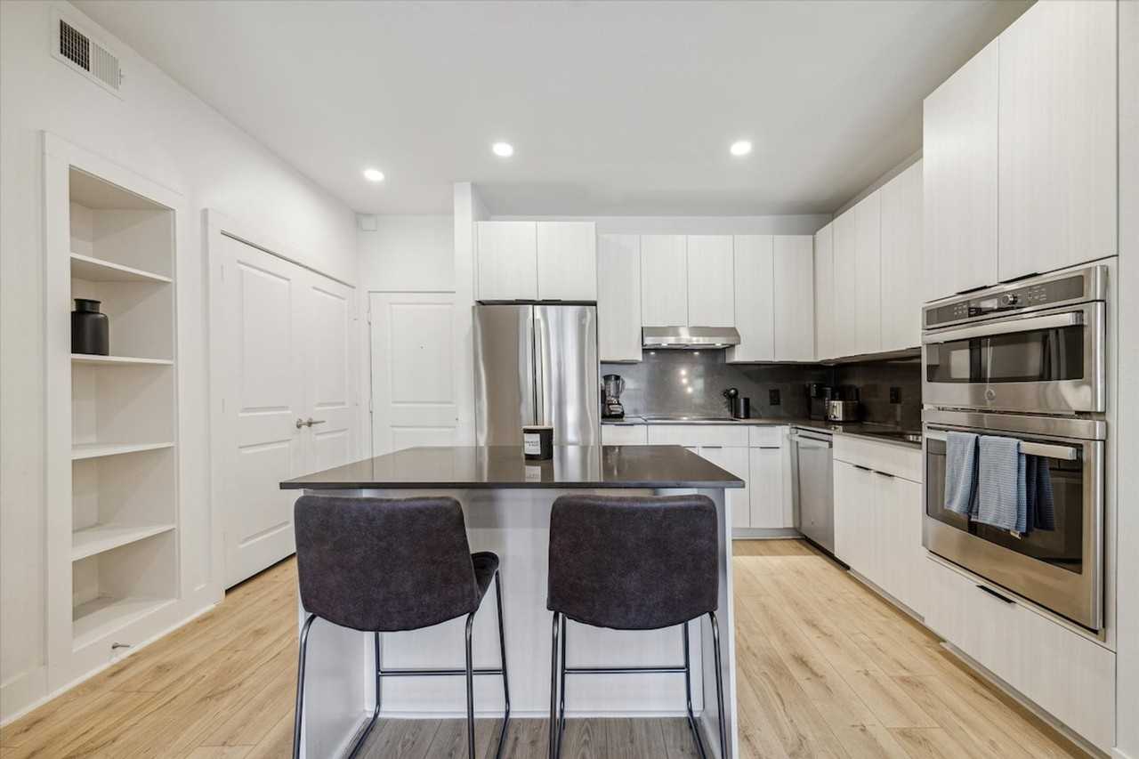 2137 Pelham Dr #1028902P - Photo 3 of 25