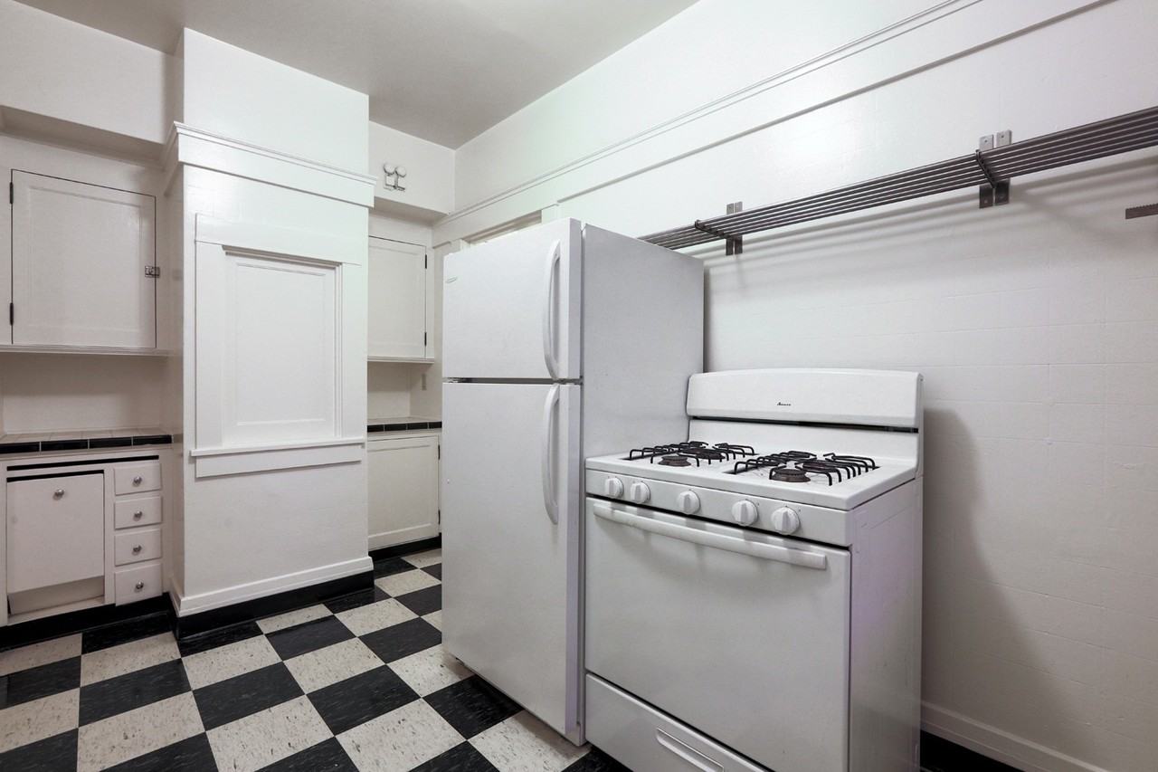 117 NW Trinity Pl - Photo 4 of 50