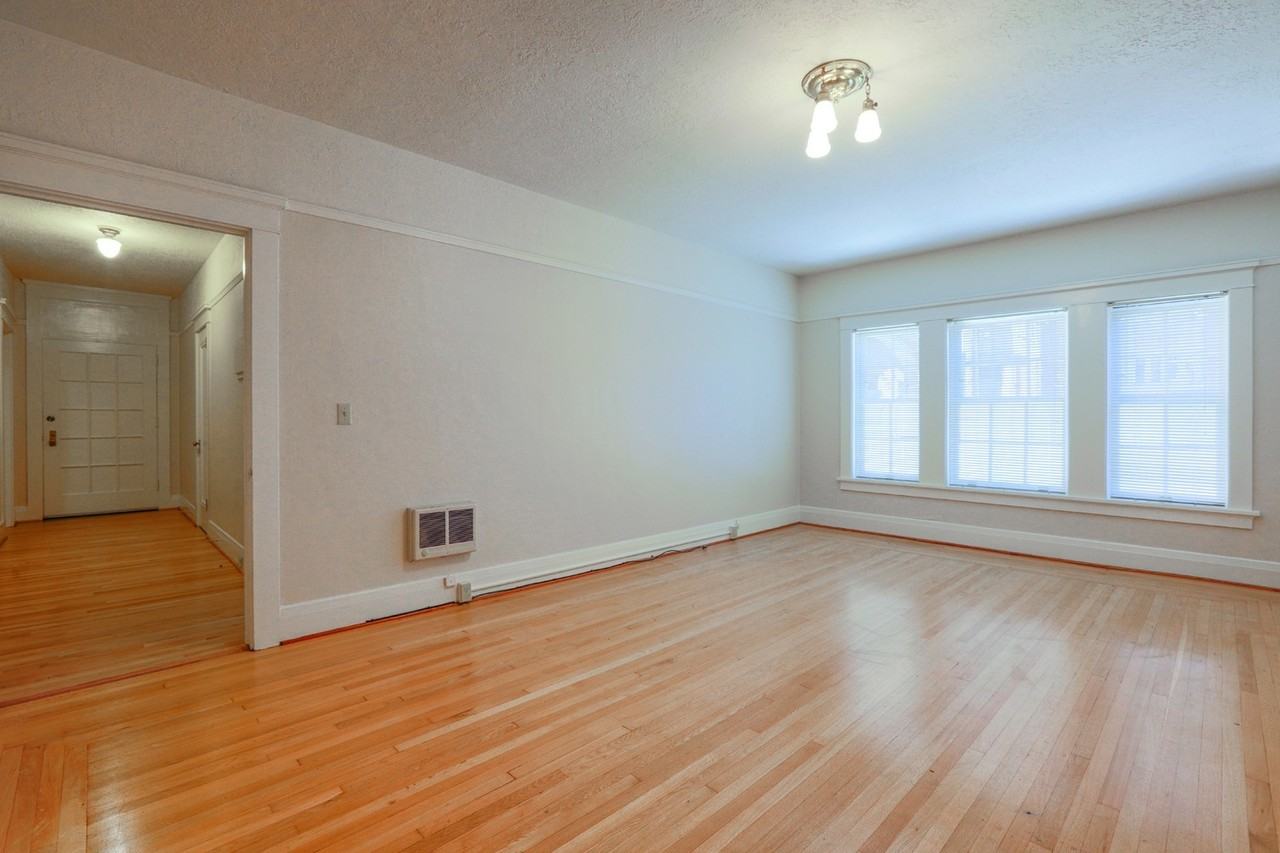 117 NW Trinity Pl - Photo 6 of 50
