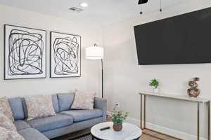 featured image of 1732 E Elwood St