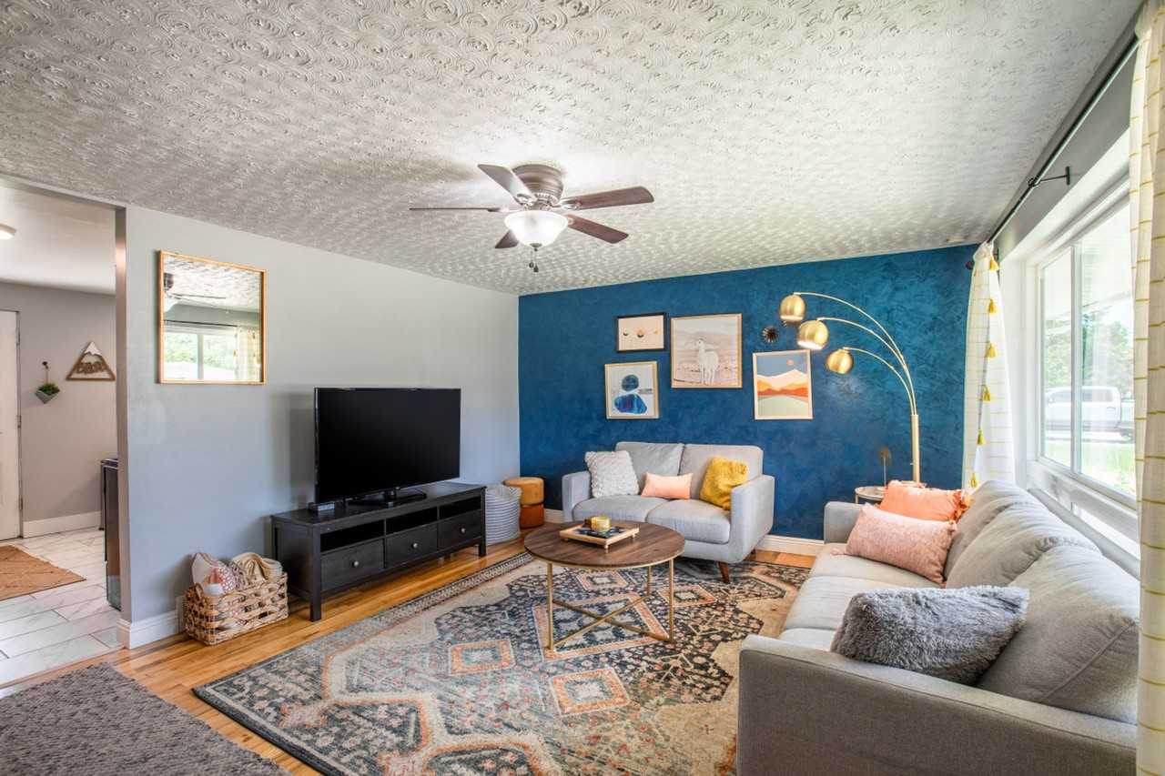 1020 E Diamond Way #1249911P - Photo 2 of 36