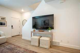 909 W Euclid Ave - Photo 1 of 1