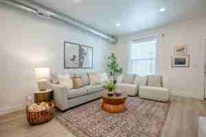 featured image of 909 W Euclid Ave