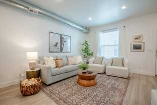 909 W Euclid Ave - Photo 1 of 1