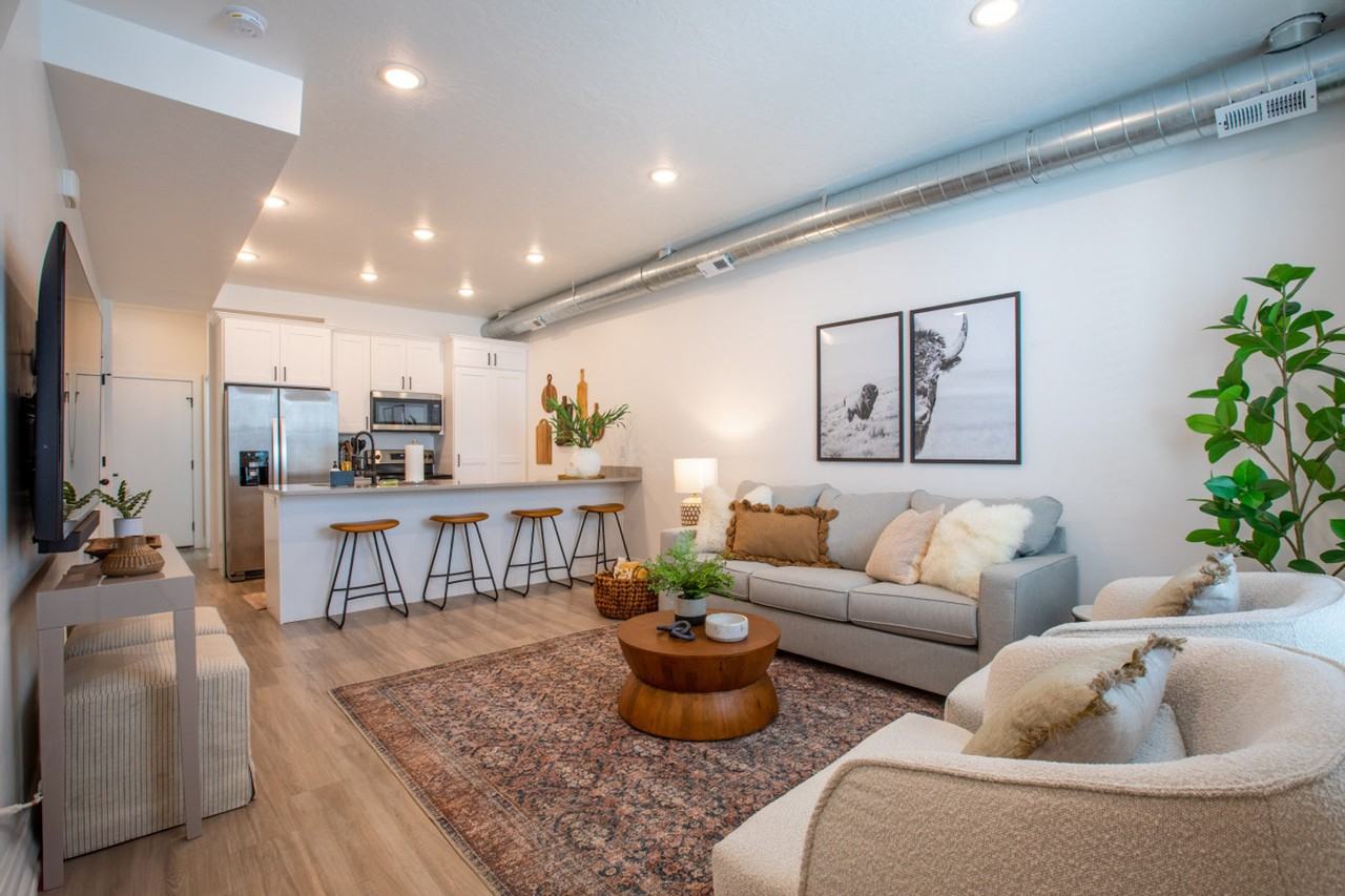 909 W Euclid Ave #1249912P - Photo 2 of 36