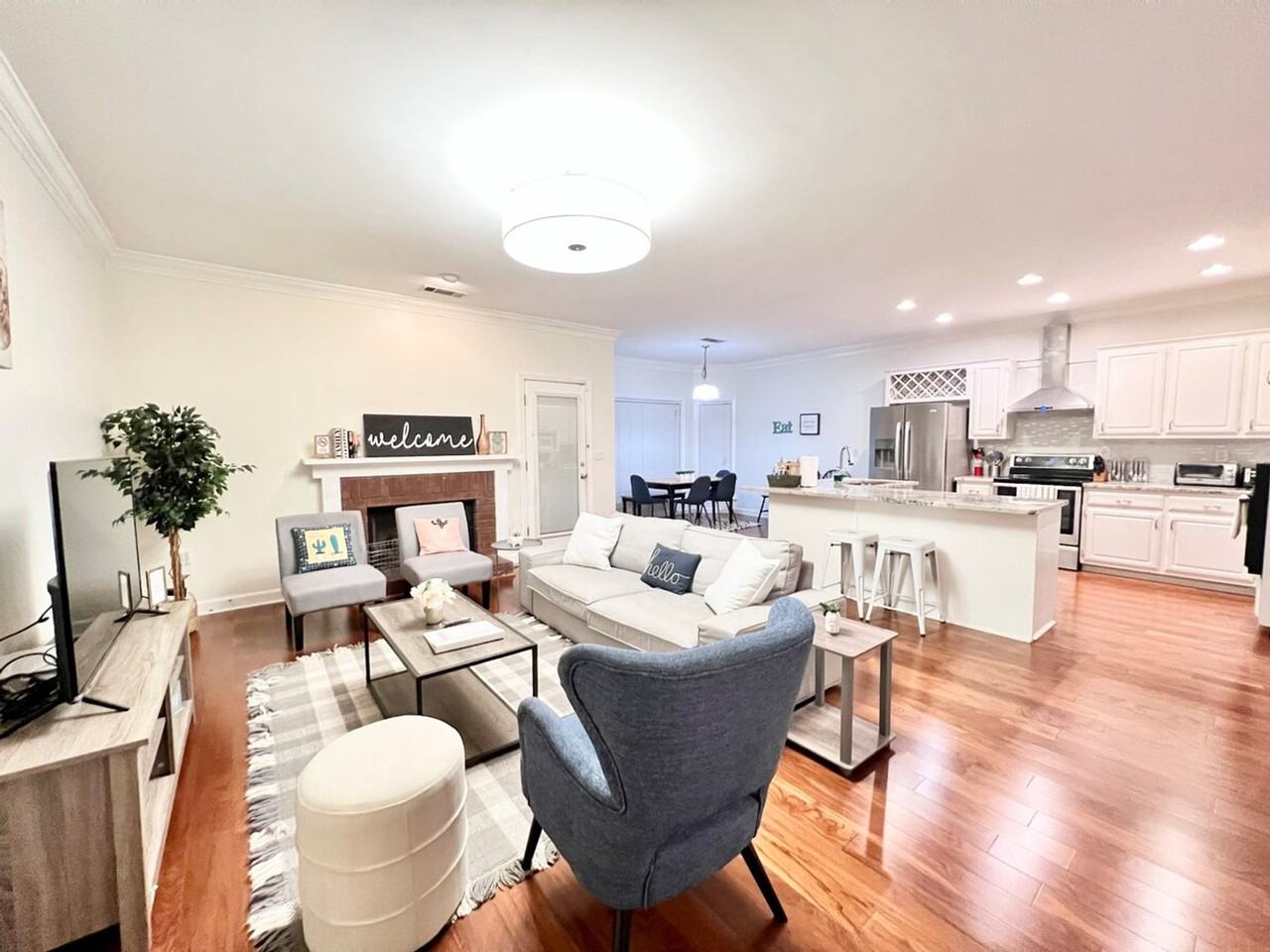 2300 Evergreen Ln #1254403P - Photo 2 of 23