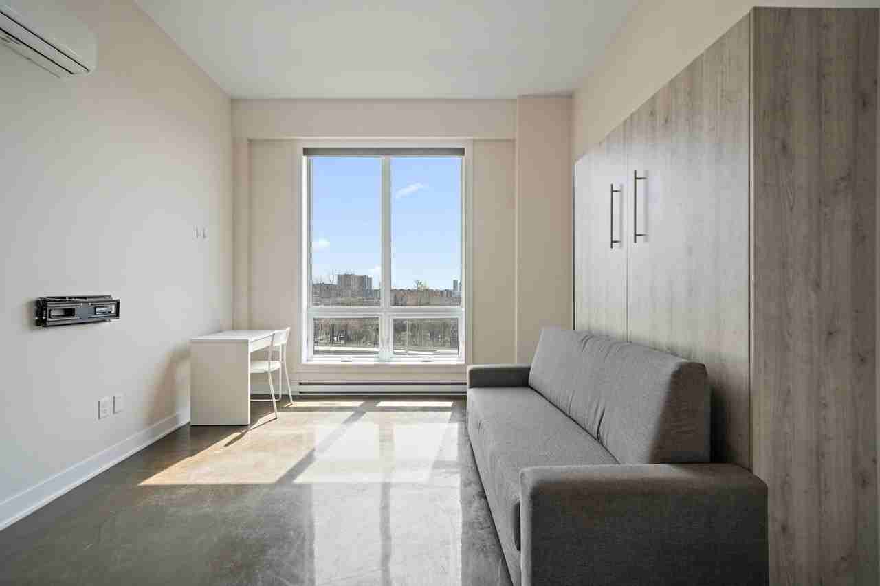 1428 Avenue Overdale - Photo 2 of 6