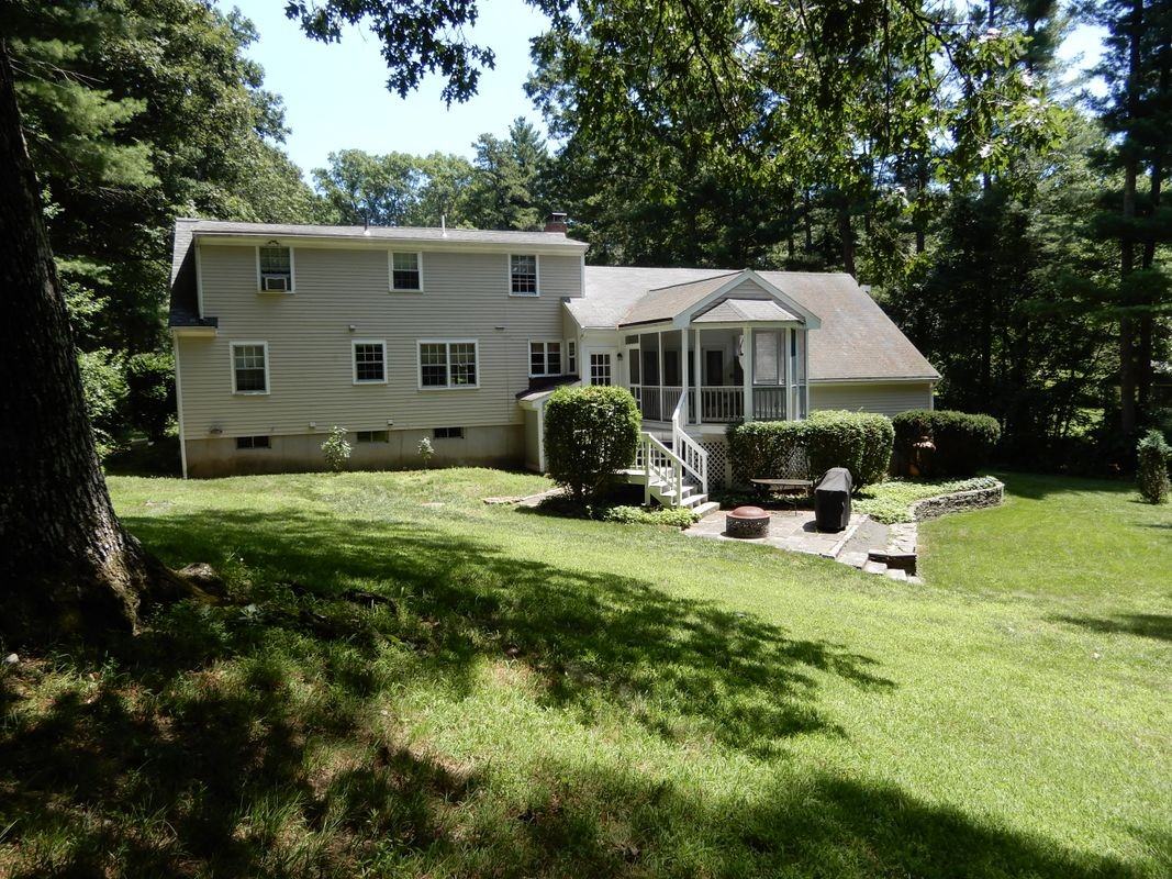 9 Fleetwood Dr - Photo 2 of 27