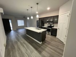 featured image of 1400 N Windsor Ave