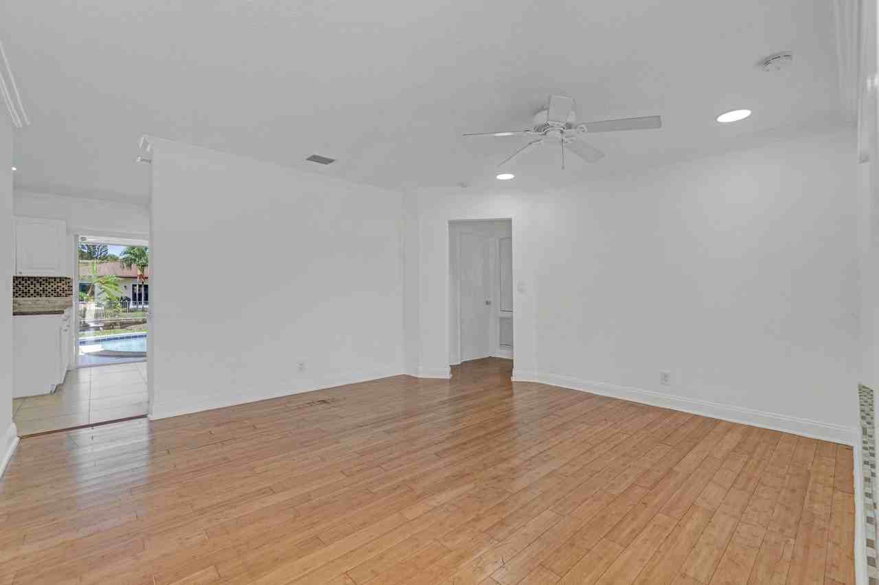 1820 Nw 33rd St - Photo 3 of 50