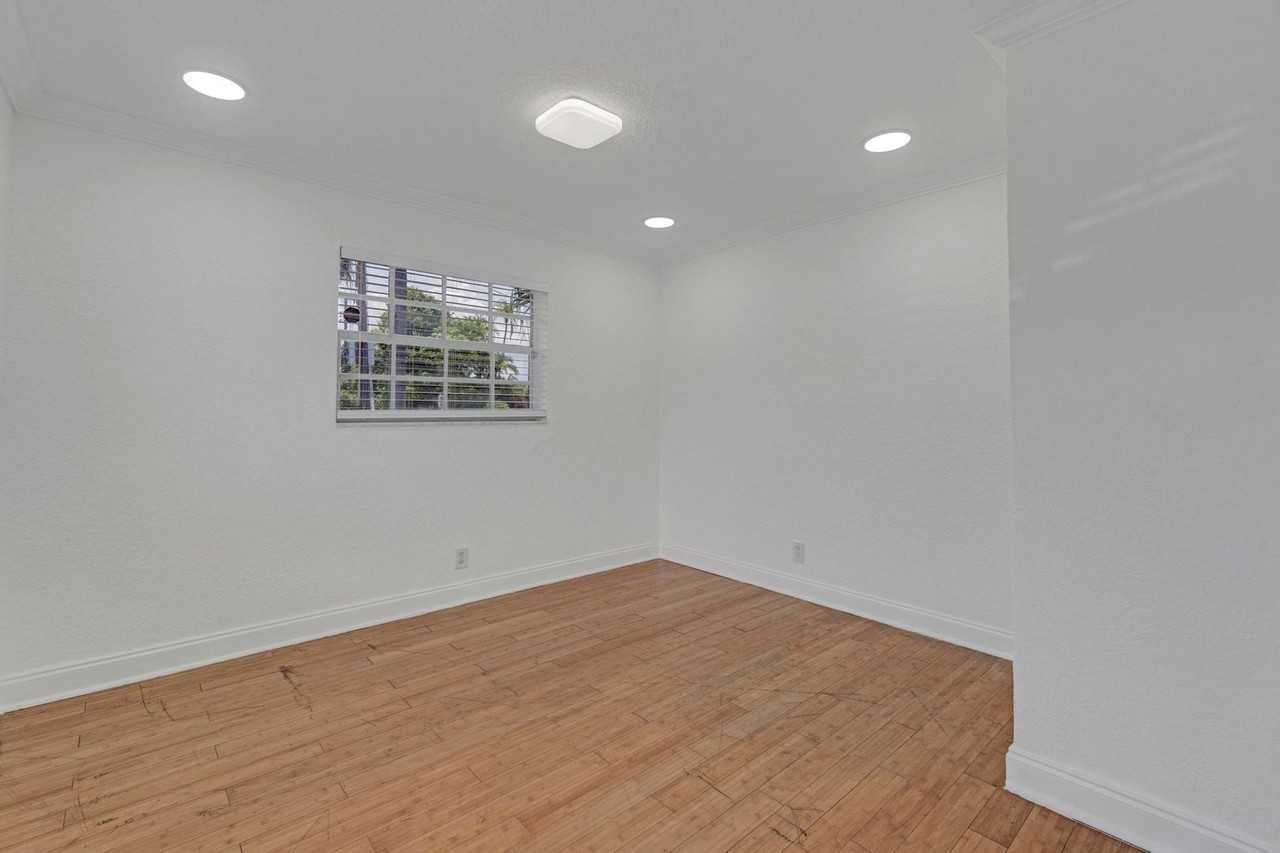 1820 Nw 33rd St - Photo 4 of 50